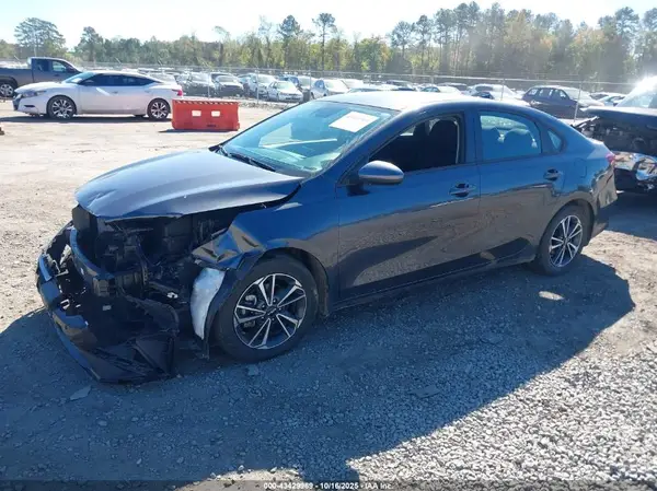 3KPF24AD2PE608262 2023 KIA FORTE - Image 2