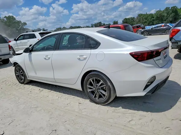 3KPF24AD2PE608570 2023 KIA FORTE - Image 2
