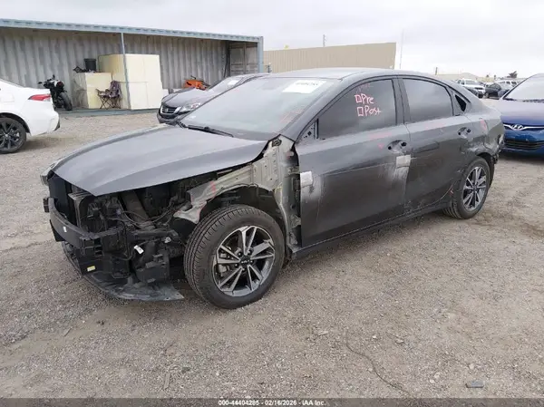 3KPF24AD2PE608746 2023 KIA FORTE - Image 2