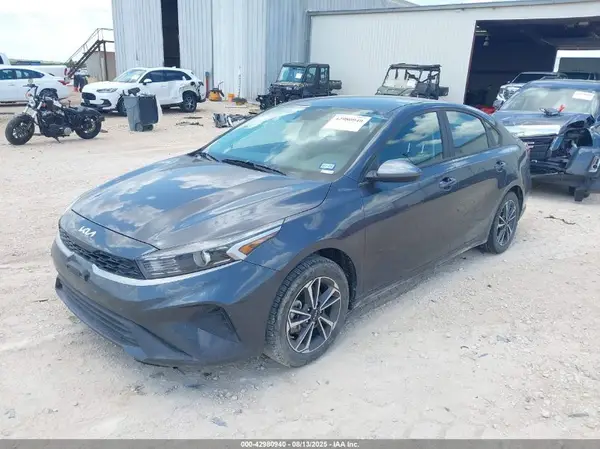 3KPF24AD2PE608990 2023 KIA FORTE - Image 2