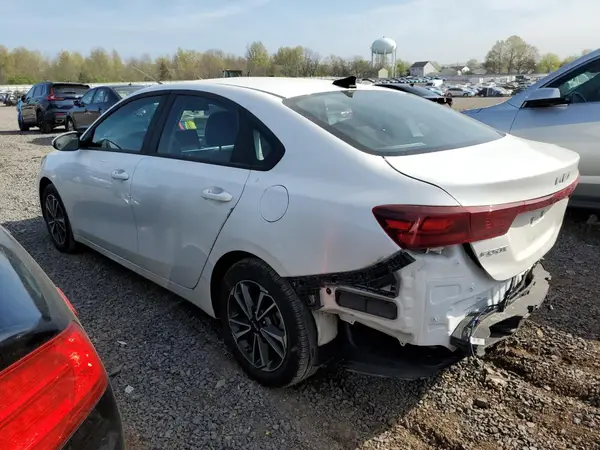 3KPF24AD2PE611212 2023 KIA FORTE - Image 2