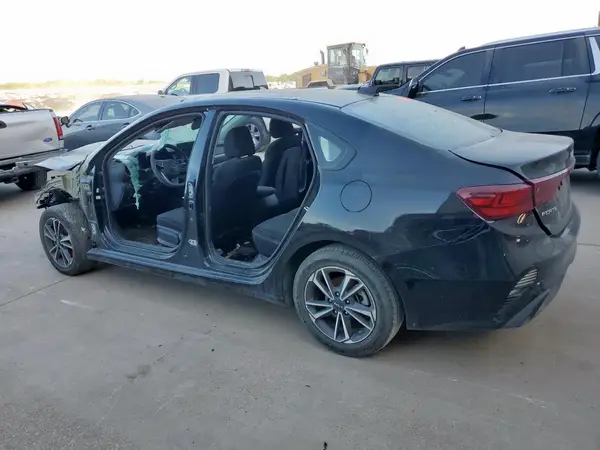 3KPF24AD2PE612876 2023 KIA FORTE - Image 2