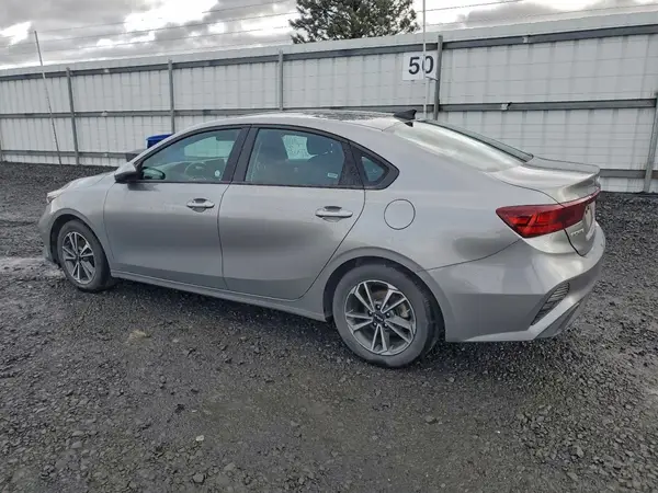 3KPF24AD2PE614935 2023 KIA FORTE - Image 2