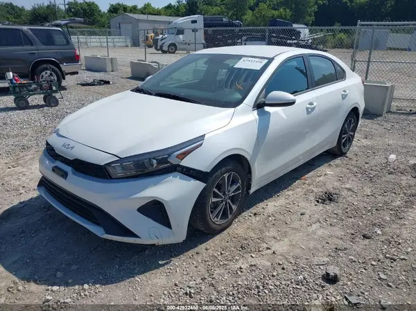 3KPF24AD2PE616328 2023 KIA FORTE - Image 2