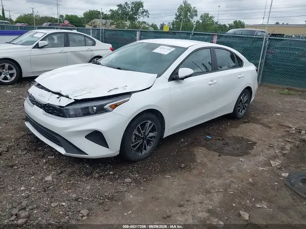 3KPF24AD2PE621738 2023 KIA FORTE - Image 2