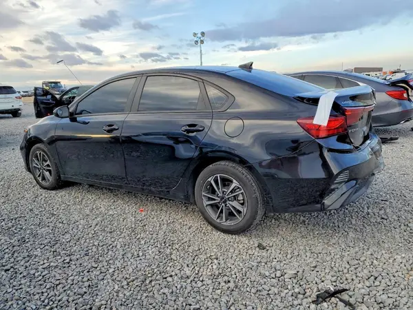 3KPF24AD2PE622405 2023 KIA FORTE - Image 2