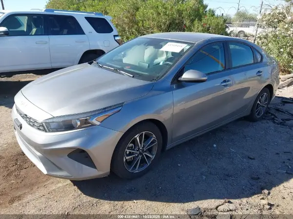 3KPF24AD2PE631539 2023 KIA FORTE - Image 2