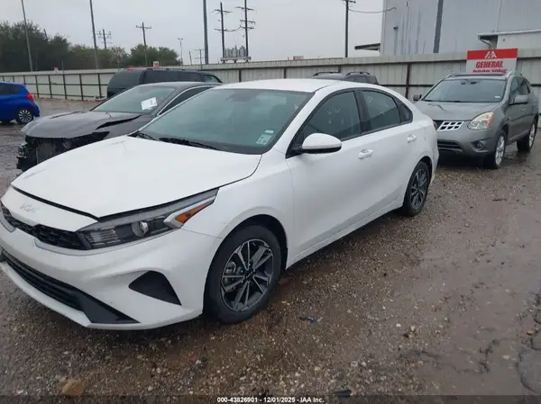 3KPF24AD2PE633758 2023 KIA FORTE - Image 2