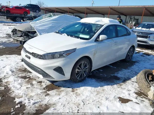 3KPF24AD2PE636885 2023 KIA FORTE - Image 2