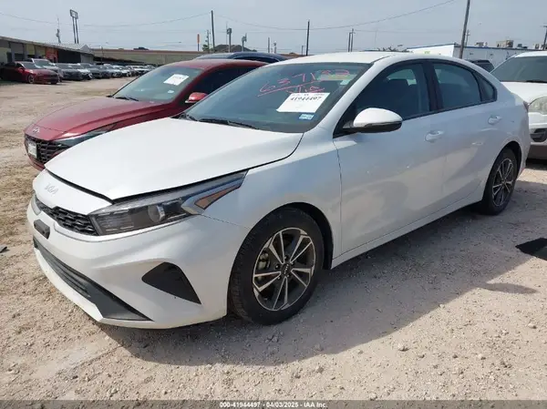 3KPF24AD2PE637132 2023 KIA FORTE - Image 2