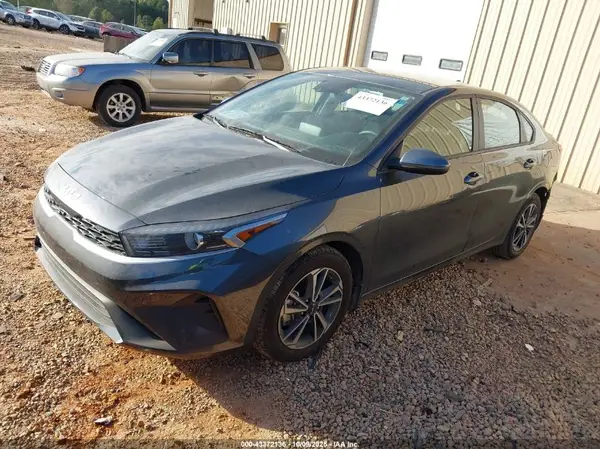 3KPF24AD2PE640306 2023 KIA FORTE - Image 2