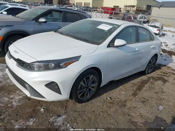 3KPF24AD2PE643934 2023 KIA FORTE - Image 2