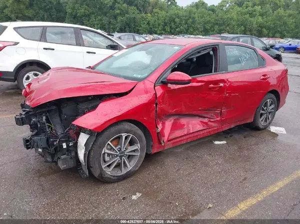 3KPF24AD2PE647904 2023 KIA FORTE - Image 2