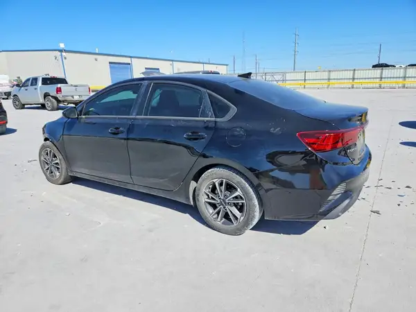 3KPF24AD2PE653671 2023 KIA FORTE - Image 2