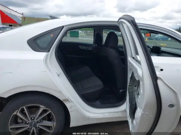 3KPF24AD2PE653735 2023 KIA FORTE - Image 8