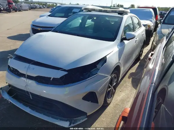 3KPF24AD2PE662824 2023 KIA FORTE - Image 2