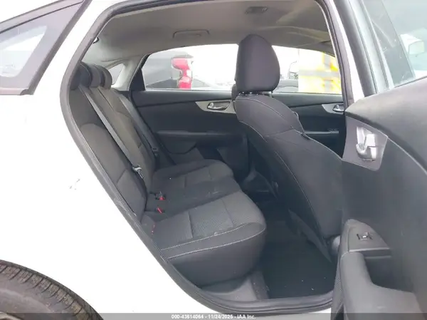 3KPF24AD2PE662824 2023 KIA FORTE - Image 8