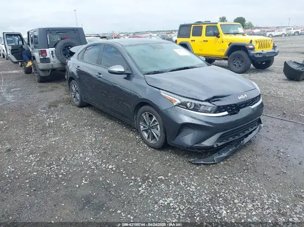 3KPF24AD2PE665156 2023 KIA FORTE - Image 1