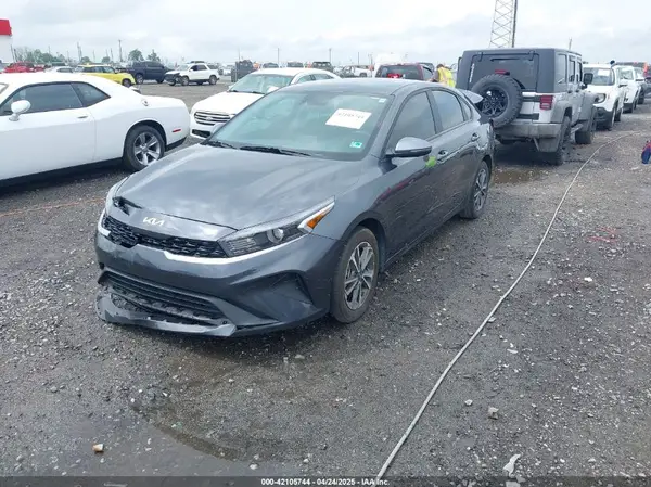 3KPF24AD2PE665156 2023 KIA FORTE - Image 2
