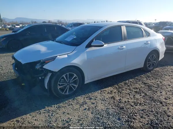 3KPF24AD2PE668462 2023 KIA FORTE - Image 2