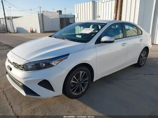 3KPF24AD2PE674665 2023 KIA FORTE - Image 2