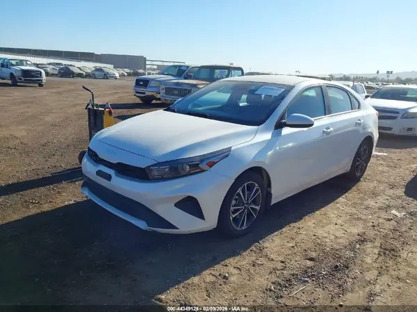3KPF24AD2PE675167 2023 KIA FORTE - Image 2