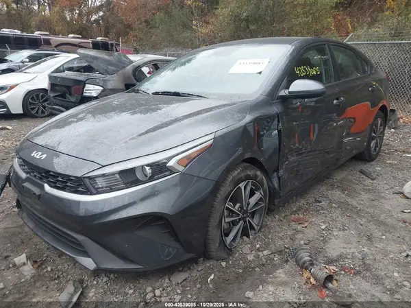 3KPF24AD2PE675752 2023 KIA FORTE - Image 2