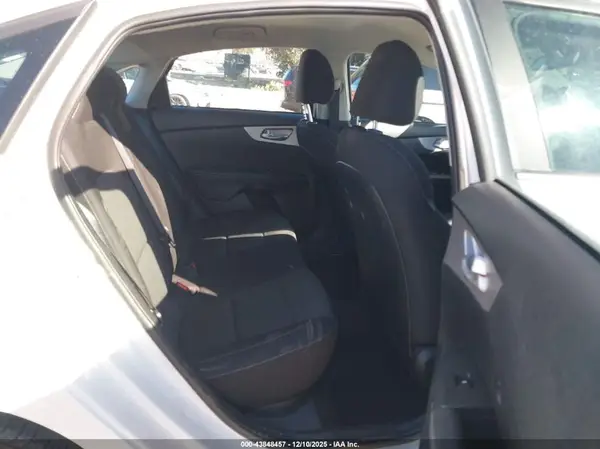 3KPF24AD2PE675878 2023 KIA FORTE - Image 8