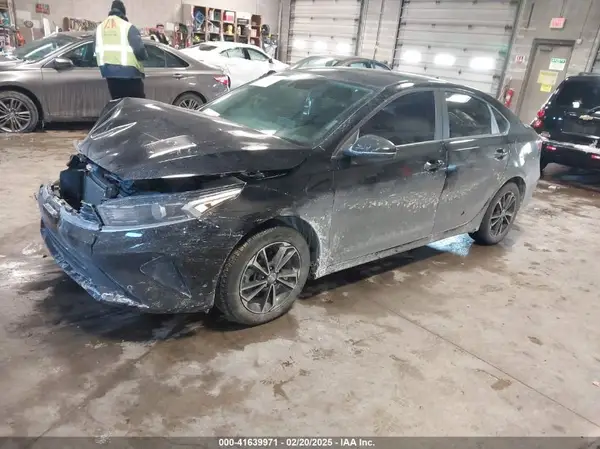 3KPF24AD2PE685181 2023 KIA FORTE - Image 2