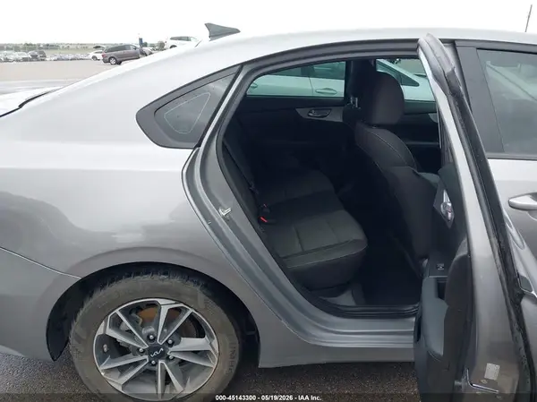 3KPF24AD2PE685536 2023 KIA FORTE - Image 8