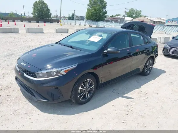 3KPF24AD2PE686251 2023 KIA FORTE - Image 2