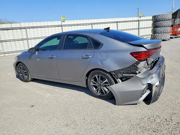 3KPF24AD2PE688162 2023 KIA FORTE - Image 2
