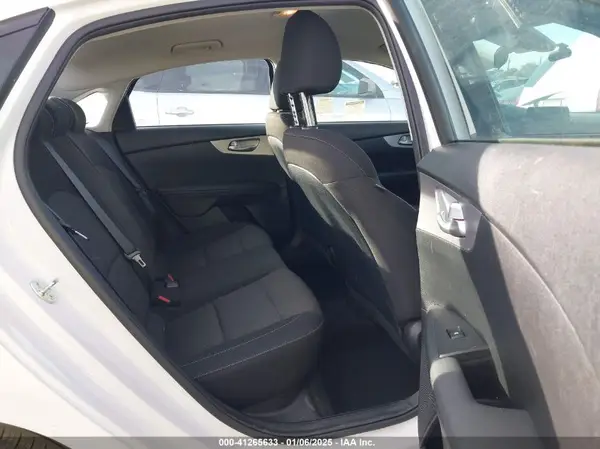 3KPF24AD2PE692034 2023 KIA FORTE - Image 8