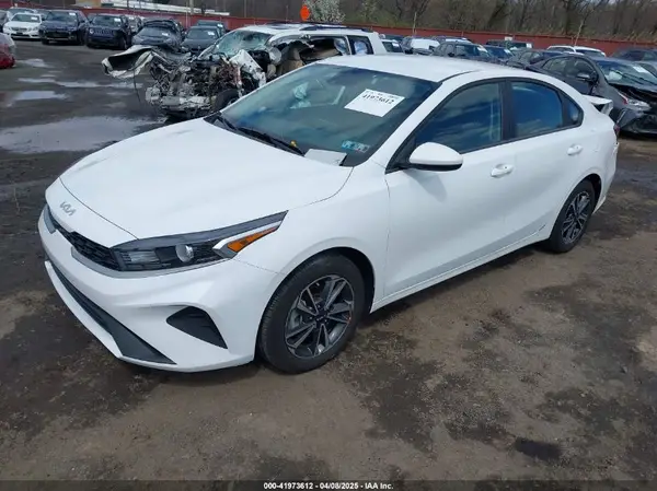 3KPF24AD2PE694057 2023 KIA FORTE - Image 2