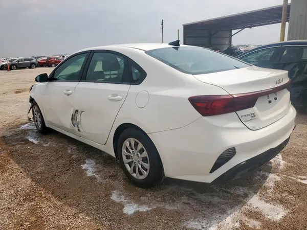 3KPF24AD2RE688858 2024 KIA FORTE - Image 2