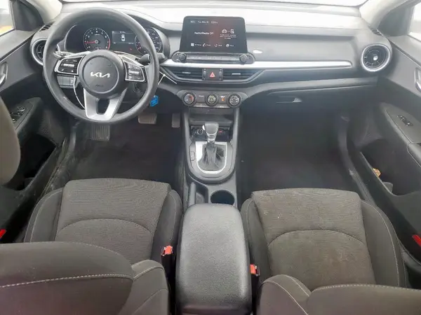 3KPF24AD2RE688858 2024 KIA FORTE - Image 8