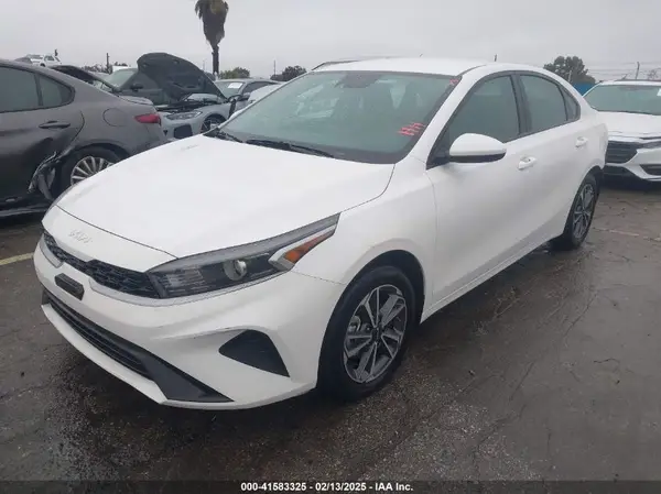 3KPF24AD2RE695485 2024 KIA FORTE - Image 2