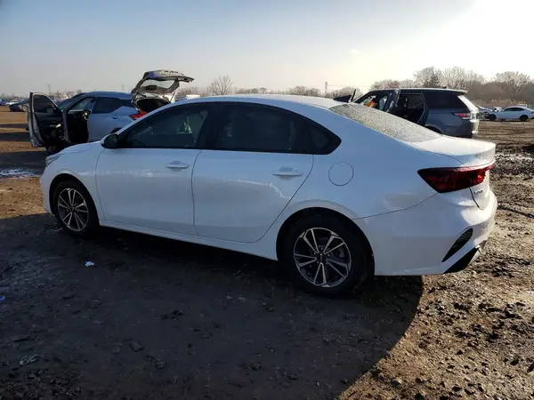 3KPF24AD2RE695664 2024 KIA FORTE - Image 2