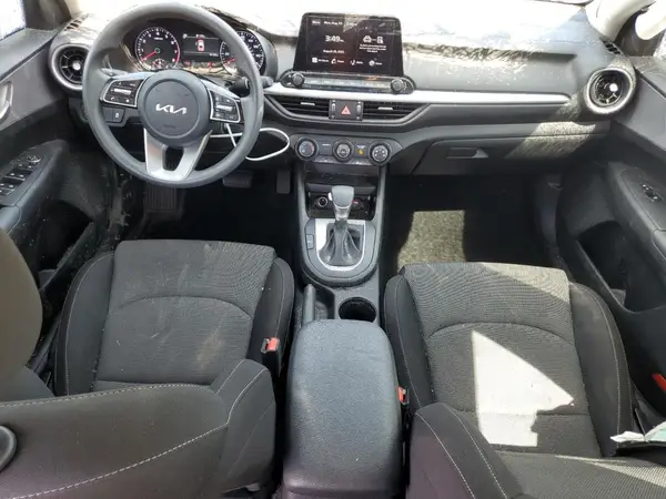 3KPF24AD2RE696197 2024 KIA FORTE - Image 8
