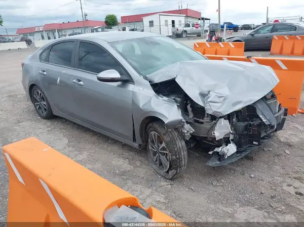 3KPF24AD2RE703987 2024 KIA FORTE - Image 1