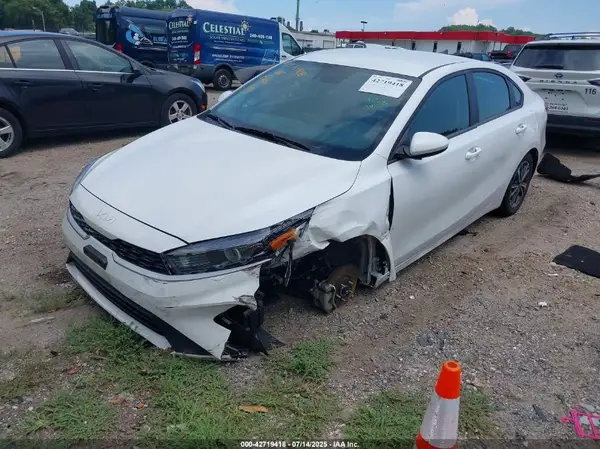 3KPF24AD2RE709904 2024 KIA FORTE - Image 2