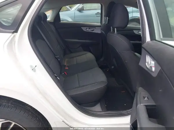 3KPF24AD2RE709904 2024 KIA FORTE - Image 8