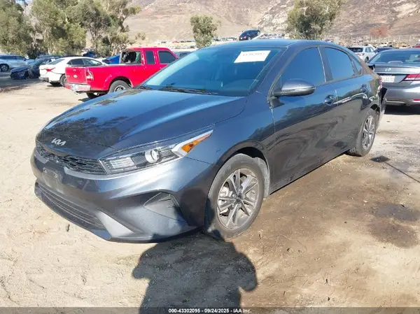 3KPF24AD2RE712043 2024 KIA FORTE - Image 2
