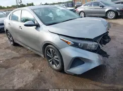 3KPF24AD2RE713287 2024 KIA FORTE