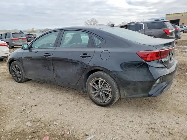 3KPF24AD2RE714228 2024 KIA FORTE - Image 2