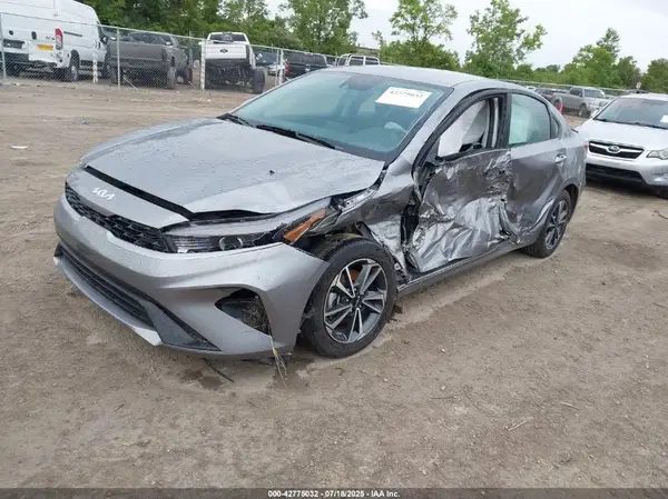 3KPF24AD2RE715458 2024 KIA FORTE - Image 2