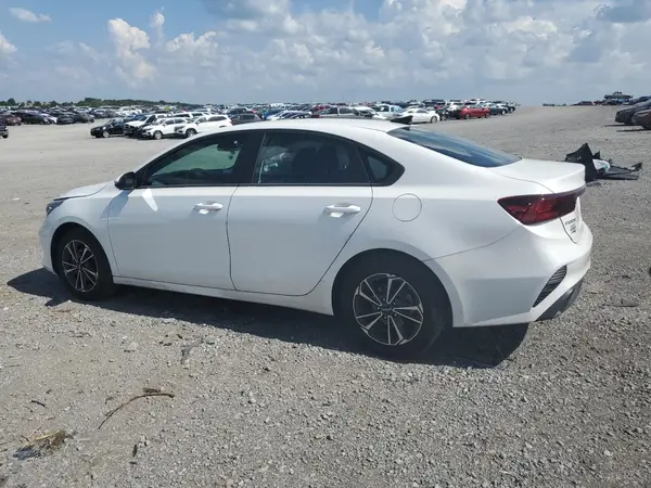 3KPF24AD2RE724533 2024 KIA FORTE - Image 2