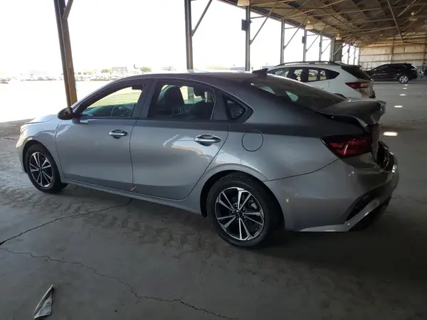 3KPF24AD2RE724614 2024 KIA FORTE - Image 2