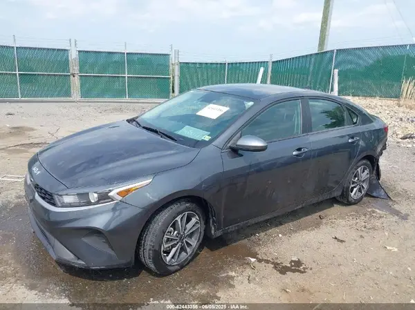 3KPF24AD2RE724712 2024 KIA FORTE - Image 2