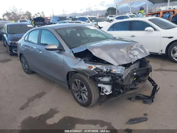 3KPF24AD2RE724984 2024 KIA FORTE - Image 1